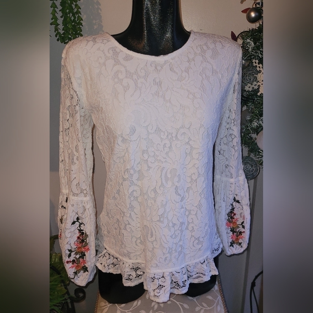 Solitaire White Lace Long Sleeve Blouse Size S